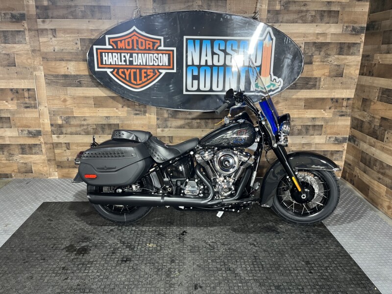 2026 Harley-Davidson® Heritage Classic Midnight Ember w/Laced Wheels