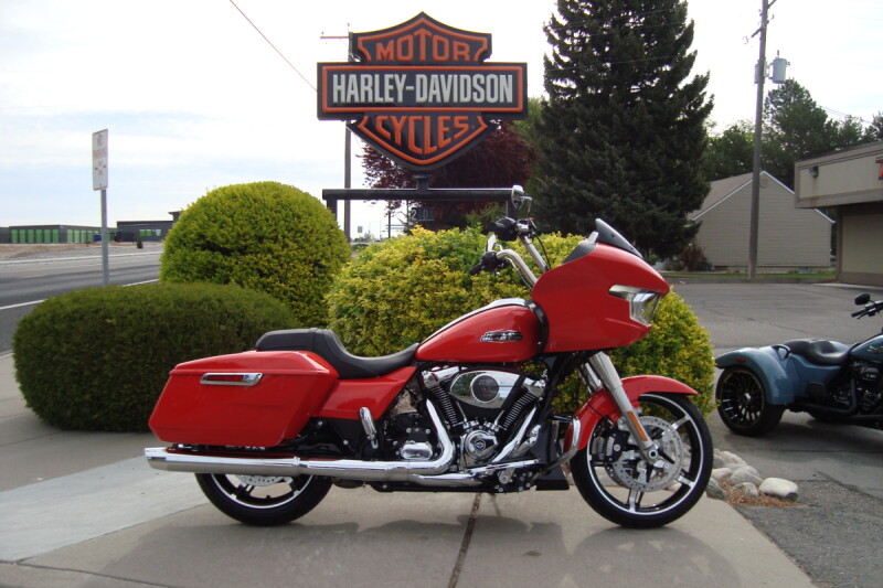 2026 Harley-Davidson® Road Glide® Blood Orange Chrome Trim