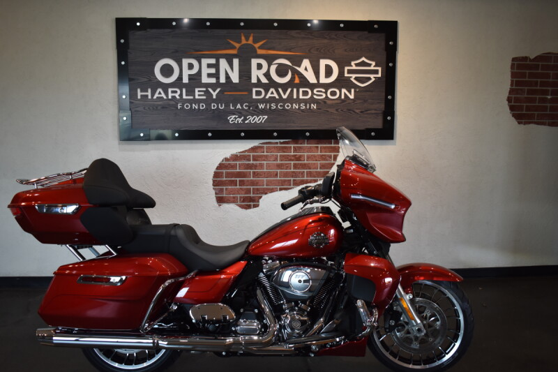 2026 Harley-Davidson® Street Glide Limited Brilliant Red Chrome Trim