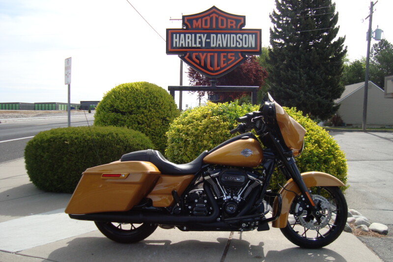 2023 Harley-Davidson® Street Glide® Special Prospect Gold - Black Finish
