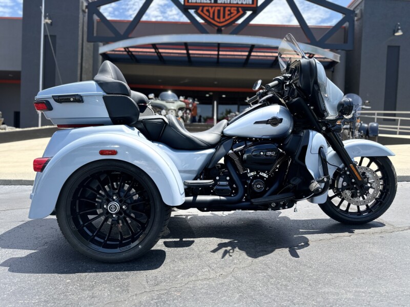 FLHTCUTG 2025 Tri Glide® Ultra