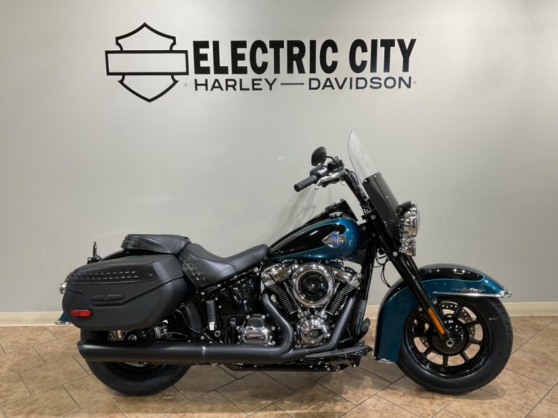 2026 Harley-Davidson® Heritage Classic Teal Thunder / Vivid Black Black Cast Wheels FLHC