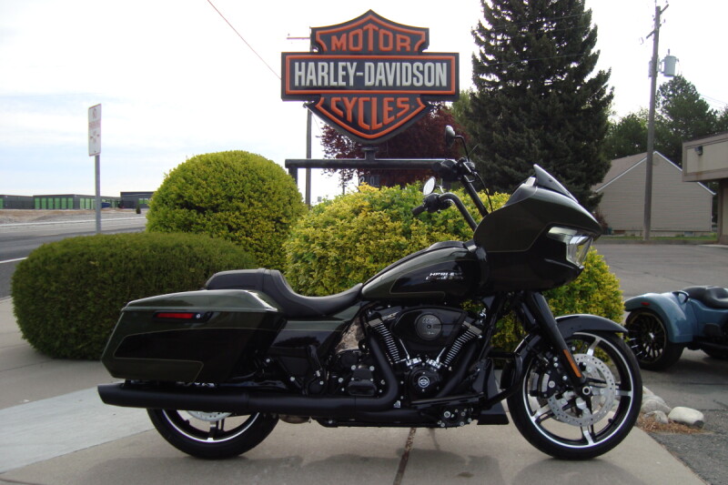 2026 Harley-Davidson® Road Glide® Olive Steel Metallic / Vivid Black Chrome Trim