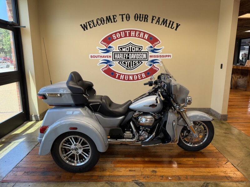 2023 Harley-Davidson® Tri Glide® Ultra Atlas Silver Metallic