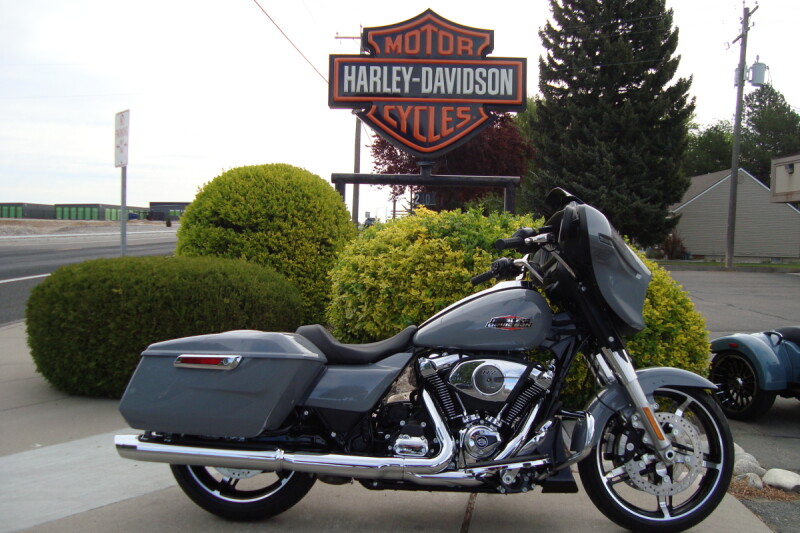 2026 Harley-Davidson® Street Glide® Billiard Gray Solo
