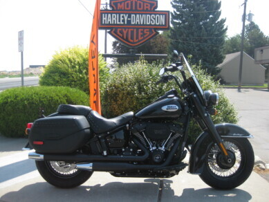 2025 Harley-Davidson® Heritage Classic Vivid Black w/Laced Wheels