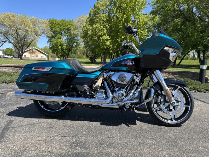 2026 Harley-Davidson® Road Glide® Teal Thunder / Vivid Black Chrome Trim