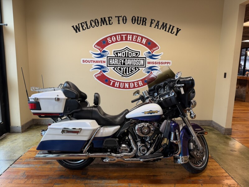 2011 Harley-Davidson® Electra Glide® Ultra Limited Two-Tone White Ice Pearl/Black Ice Pearl