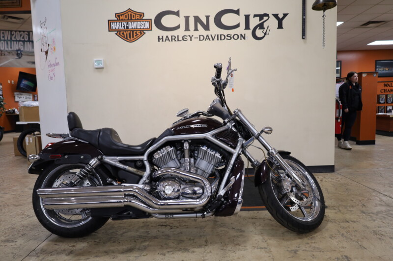 2006 Harley-Davidson<sup>®</sup> V-Rod® Black Cherry Pearl VRSCA