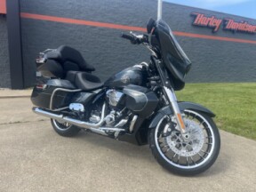 2026 Harley-Davidson® Street Glide Limited Iron Horse Metallic Chrome Trim thumb 3
