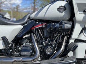 FLTRXSE 2020 CVO™ Road Glide® thumb 2