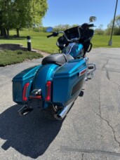 2026 Harley-Davidson® Road Glide® Teal Thunder / Vivid Black Chrome Trim thumb 1
