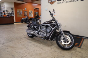 2006 Harley-Davidson<sup>®</sup> V-Rod® Black Cherry Pearl VRSCA thumb 2