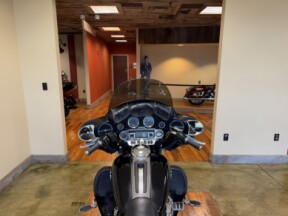 2013 Harley-Davidson® Tri Glide™ Ultra Classic® Vivid Black thumb 1