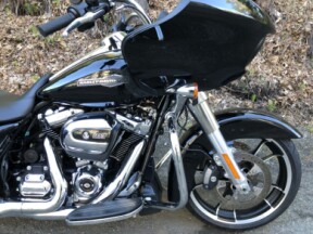 2023 Harley-Davidson® Road Glide® Vivid Black thumb 3