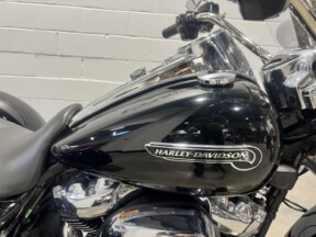 2018 Harley-Davidson® Freewheeler® Vivid Black  FLRT thumb 3