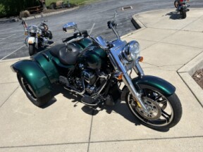 2021 H-D FLRT Freewheeler® 114ci thumb 0