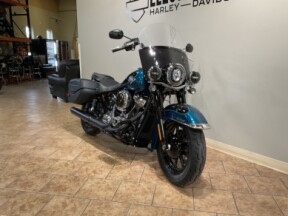 2026 Harley-Davidson® Heritage Classic Teal Thunder / Vivid Black Black Cast Wheels FLHC thumb 1