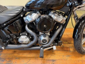 2022 Harley-Davidson® Softail Standard® Vivid Black thumb 2