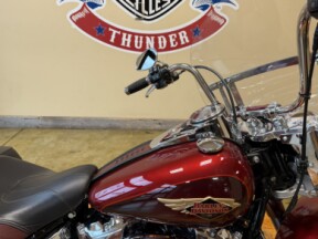 2023 Harley-Davidson® Heritage Classic Heirloom Red Fade thumb 3