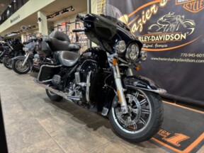 2018 Harley-Davidson® Electra Glide® Ultra Classic® Vivid Black thumb 3
