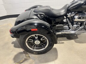 2018 Harley-Davidson® Freewheeler® Vivid Black  FLRT thumb 0