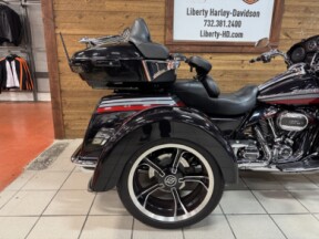 2020 Harley-Davidson® CVO™ Tri Glide® Black Stardust w/ Magnetic Gray & Wicked Red FLHTCUTGSE thumb 0
