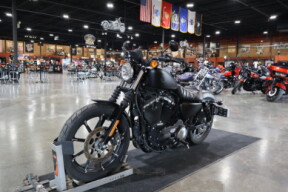 XL 883N 2022 Iron 883™ thumb 1
