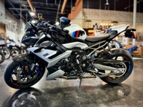 2026 BMW Motorrad M 1000 R White Aluminum Metallic Matte thumb 2