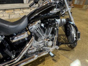 Harley-Davidson® Super Glide® Custom 2009 FXDC BLACK W/PINSTRIPE thumb 1