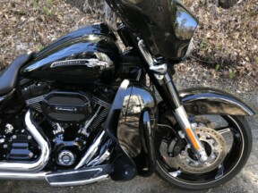 2016 Harley-Davidson® CVO™ Street Glide® Carbon Crystal with Phantom Flames thumb 3