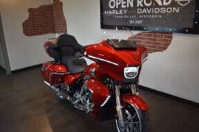 2026 Harley-Davidson® Street Glide Limited Brilliant Red Chrome Trim thumb 3