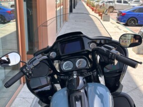2024 Harley-Davidson® Road Glide™ Limited Sharkskin Blue thumb 2