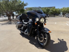 2017 Harley-Davidson® Ultra Limited Two-Tone Charcoal Denim/Black Denim thumb 2