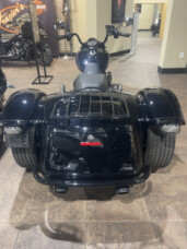 2024 Harley-Davidson® Freewheeler® VIVID BLACK W/ PINSTRIPE thumb 0