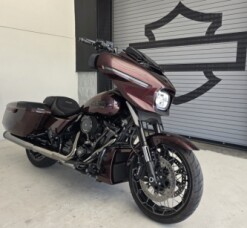2024 Harley-Davidson® CVO™ Street Glide® Copperhead thumb 3