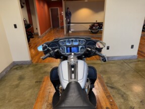 2023 Harley-Davidson® Tri Glide® Ultra Atlas Silver Metallic thumb 1