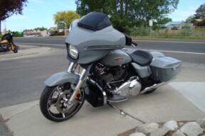 2026 Harley-Davidson® Street Glide® Billiard Gray Solo thumb 2