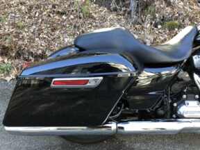 2022 Harley-Davidson® Electra Glide® Standard Vivid Black thumb 2