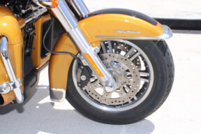 2023 Harley-Davidson Tri Glide Ultra FLHTCUTG thumb 1