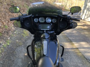 2018 Harley-Davidson® Street Glide® Special Vivid Black thumb 0