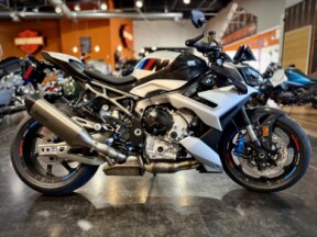 2026 BMW Motorrad M 1000 R White Aluminum Metallic Matte thumb 3