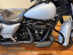 2023 Harley-Davidson® Street Glide® Special Atlas Silver Metallic - Black Finish thumb 2