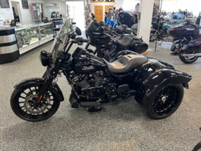 2023 Harley-Davidson® FLRT Freewheeler® thumb 3