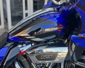 2026 Harley-Davidson® CVO™ Road Glide™ Blue Streak thumb 3