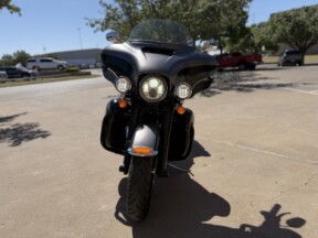 2017 Harley-Davidson® Ultra Limited Two-Tone Charcoal Denim/Black Denim thumb 1