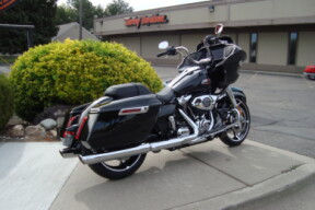 2026 Harley-Davidson® Road Glide® Vivid Black Chrome Trim thumb 0