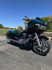 2026 Harley-Davidson® Road Glide® Teal Thunder / Vivid Black Chrome Trim thumb 3
