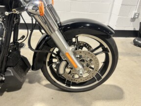 2018 Harley-Davidson® Freewheeler® Vivid Black  FLRT thumb 2