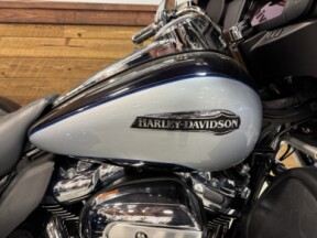 2019 Harley-Davidson® Tri Glide® Ultra Midnight Blue/Barracuda Silver FLHTCUTG thumb 3